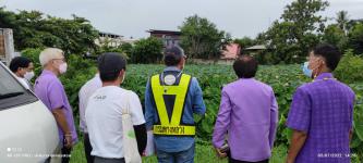 นายกฯ ทน.แม่สอด ลงพื้นที่สระบัว ถนนสายเอเชีย ปากทางเข้าถนนเยลลี่อุทิศ แก้ปัญหาน้ำเอ่อล้นเข้าชุมชน