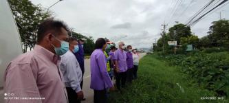 นายกฯ ทน.แม่สอด ลงพื้นที่สระบัว ถนนสายเอเชีย ปากทางเข้าถนนเยลลี่อุทิศ แก้ปัญหาน้ำเอ่อล้นเข้าชุมชน