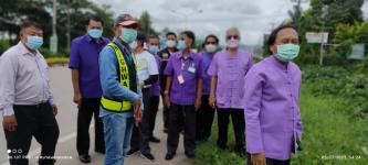 นายกฯ ทน.แม่สอด ลงพื้นที่สระบัว ถนนสายเอเชีย ปากทางเข้าถนนเยลลี่อุทิศ แก้ปัญหาน้ำเอ่อล้นเข้าชุมชน