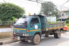 ทน.แม่สอด ลงพื้นที่ดำเนินการจัดเก็บขยะบริเวณใต้สะพานข้ามลำห้วยแม่สอด