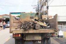 ทน.แม่สอด ลงพื้นที่ดำเนินการจัดเก็บขยะบริเวณใต้สะพานข้ามลำห้วยแม่สอด