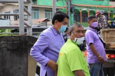 ทน.แม่สอด ลงพื้นที่ดำเนินการจัดเก็บขยะบริเวณใต้สะพานข้ามลำห้วยแม่สอด