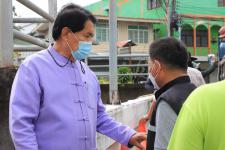 ทน.แม่สอด ลงพื้นที่ดำเนินการจัดเก็บขยะบริเวณใต้สะพานข้ามลำห้วยแม่สอด