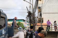 ทน.แม่สอด ลงพื้นที่ดำเนินการจัดเก็บขยะบริเวณใต้สะพานข้ามลำห้วยแม่สอด