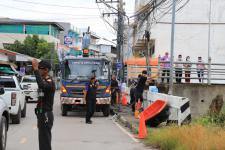 ทน.แม่สอด ลงพื้นที่ดำเนินการจัดเก็บขยะบริเวณใต้สะพานข้ามลำห้วยแม่สอด