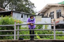 ทน.แม่สอด ลงพื้นที่ดำเนินการจัดเก็บขยะบริเวณใต้สะพานข้ามลำห้วยแม่สอด