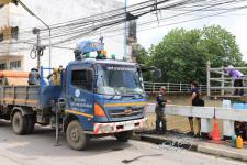 ทน.แม่สอด ลงพื้นที่ดำเนินการจัดเก็บขยะบริเวณใต้สะพานข้ามลำห้วยแม่สอด