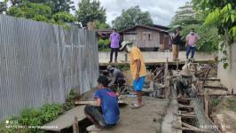 ทน.แม่สอด ลงพื้นที่ติดตามงานก่อสร้างถนนและท่อระบายน้ำในชุมชนมณีไพรสณฑ์