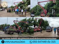 ทน.แม่สอด ตัดกิ่งไม้ ปรับภูมิทัศน์บริเวณหน้าสำนักงานเทศบาลนครแม่สอด