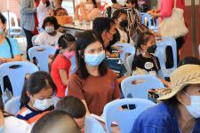 นายกฯแม่สอด ลงพื้นที่เยี่ยมจนท.คลินิกชุมชนอบอุ่นและประชาชนที่มารับบริการฉีดวัคซีนป้องกัน โควิด-19