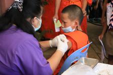 นายกฯแม่สอด ลงพื้นที่เยี่ยมจนท.คลินิกชุมชนอบอุ่นและประชาชนที่มารับบริการฉีดวัคซีนป้องกัน โควิด-19