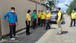 นายกฯแม่สอด ลงพื้นที่วางแผนงานปรับปรุงท่อระบายน้ำและวางท่อระบายน้ำ คอนกรีตเสริมเหล็ก  