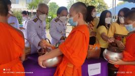 ทน.แม่สอด ร่วมพิธีทำบุญตักบาตรและร่วมถวายสัตย์ปฏิญาณเพื่อเป็นข้าราชการที่ดี เนื่องในโอกาสวันเฉลิมพระชนมพรรษา 70 พรรษา           28 กรกฎาคม 2565