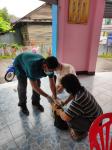 ทน.แม่สอด ให้บริการฉีดยาวัคซีนป้องกันโรคพิษสุนัขบ้าให้กับสุนัขและแมว พร้อมลงทะเบียนสัตว์เลี้ยงที่ชุมชนดอนไชย