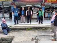 ทน.แม่สอด ลงพื้นที่ขุดลอกท่อระบายน้ำในตัวเมืองนครแม่สอด