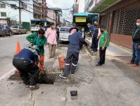 ทน.แม่สอด ลงพื้นที่ขุดลอกท่อระบายน้ำในตัวเมืองนครแม่สอด