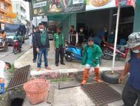 ทน.แม่สอด ลงพื้นที่ขุดลอกท่อระบายน้ำในตัวเมืองนครแม่สอด