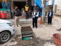 ทน.แม่สอด ลงพื้นที่ขุดลอกท่อระบายน้ำในตัวเมืองนครแม่สอด