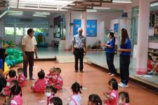 นายกเทศมนตรีนครแม่สอด ตรวจเยี่ยมการตรวจสุขภาพเด็กนักเรียน โรงเรียนเทศบาลวัดดอนแก้ว ประจำปี 2565