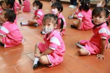 นายกเทศมนตรีนครแม่สอด ตรวจเยี่ยมการตรวจสุขภาพเด็กนักเรียน โรงเรียนเทศบาลวัดดอนแก้ว ประจำปี 2565