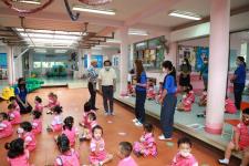 นายกเทศมนตรีนครแม่สอด ตรวจเยี่ยมการตรวจสุขภาพเด็กนักเรียน โรงเรียนเทศบาลวัดดอนแก้ว ประจำปี 2565