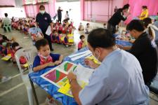 นายกเทศมนตรีนครแม่สอด ตรวจเยี่ยมการตรวจสุขภาพเด็กนักเรียน โรงเรียนเทศบาลวัดดอนแก้ว ประจำปี 2565