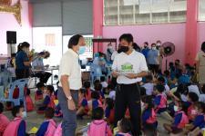 นายกเทศมนตรีนครแม่สอด ตรวจเยี่ยมการตรวจสุขภาพเด็กนักเรียน โรงเรียนเทศบาลวัดดอนแก้ว ประจำปี 2565