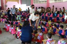 นายกเทศมนตรีนครแม่สอด ตรวจเยี่ยมการตรวจสุขภาพเด็กนักเรียน โรงเรียนเทศบาลวัดดอนแก้ว ประจำปี 2565