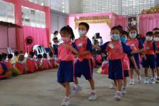 นายกเทศมนตรีนครแม่สอด ตรวจเยี่ยมการตรวจสุขภาพเด็กนักเรียน โรงเรียนเทศบาลวัดดอนแก้ว ประจำปี 2565