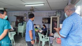 ทน.แม่สอด ให้บริการฉีดยาวัคซีนป้องกันโรคพิษสุนัขบ้าให้กับสุนัขและแมว พร้อมลงทะเบียนสัตว์เลี้ยงที่ชุมชนอิสลาม