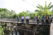 เทศบาลนครแม่สอด ร่วมกับรองอธิบดีโยธาธิการและผังเมืองลงพื้นที่โครงการก่อสร้างระบบระบายน้ำหลักเพื่อแก้ไขปัญหาน้ำท่วมในเขตเทศบาลนครแม่สอด