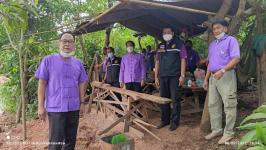 ทน.แม่สอด ลงพื้นที่ติดตามความคืบหน้างานก่อสร้างรางระบายน้ำรูปตัวยูชุมชนร่วมแรง