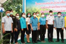 เทศบาลนครแม่สอด เข้าร่วมเป็นเกียรติพิธีปล่อยพันธุ์สัตว์น้ำเนื่องในวันประมงแห่งชาติ ประจำปี 2565