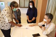 ทน.แม่สอด มอบเงินช่วยเหลือประชาชนด้านการส่งเสริม และพัฒนาคุณภาพชีวิต ประจำปีงบประมาณ 2565