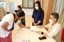 ทน.แม่สอด มอบเงินช่วยเหลือประชาชนด้านการส่งเสริม และพัฒนาคุณภาพชีวิต ประจำปีงบประมาณ 2565