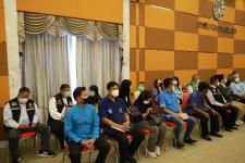 ทน.แม่สอด จัดพิธีมอบเกียรติบัตรพร้อมเหรียญเชิดชูเกียรติ อสม.ที่ปฏิบัติงานครบ 10 ปี 20 ปี และมอบประกาศนียบัตรผู้ที่ผ่านการอบรม