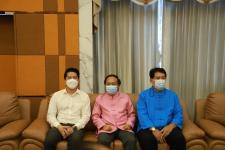 ทน.แม่สอด จัดพิธีมอบเกียรติบัตรพร้อมเหรียญเชิดชูเกียรติ อสม.ที่ปฏิบัติงานครบ 10 ปี 20 ปี และมอบประกาศนียบัตรผู้ที่ผ่านการอบรม