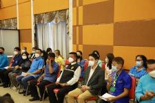 ทน.แม่สอด จัดพิธีมอบเกียรติบัตรพร้อมเหรียญเชิดชูเกียรติ อสม.ที่ปฏิบัติงานครบ 10 ปี 20 ปี และมอบประกาศนียบัตรผู้ที่ผ่านการอบรม