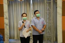 ทน.แม่สอด จัดพิธีมอบเกียรติบัตรพร้อมเหรียญเชิดชูเกียรติ อสม.ที่ปฏิบัติงานครบ 10 ปี 20 ปี และมอบประกาศนียบัตรผู้ที่ผ่านการอบรม