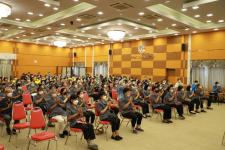 ทน.แม่สอด จัดพิธีมอบเกียรติบัตรพร้อมเหรียญเชิดชูเกียรติ อสม.ที่ปฏิบัติงานครบ 10 ปี 20 ปี และมอบประกาศนียบัตรผู้ที่ผ่านการอบรม