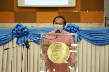 ทน.แม่สอด จัดพิธีมอบเกียรติบัตรพร้อมเหรียญเชิดชูเกียรติ อสม.ที่ปฏิบัติงานครบ 10 ปี 20 ปี และมอบประกาศนียบัตรผู้ที่ผ่านการอบรม