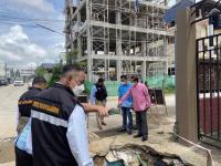 ทน.แม่สอด ลงพื้นที่ตรวจงานก่อสร้างวางท่อระบายน้ำ เทคอนกรีต ปรับพื้นผิวถนน แก้ไขและป้องกันปัญหาน้ำท่วมขัง ณ ชุมชนประชารักษ์ และชุมชนบัวคูณ