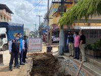 ทน.แม่สอด ลงพื้นที่ตรวจงานก่อสร้างวางท่อระบายน้ำ เทคอนกรีต ปรับพื้นผิวถนน แก้ไขและป้องกันปัญหาน้ำท่วมขัง ณ ชุมชนประชารักษ์ และชุมชนบัวคูณ