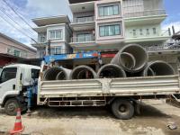 ทน.แม่สอด ลงพื้นที่ตรวจงานก่อสร้างวางท่อระบายน้ำ เทคอนกรีต ปรับพื้นผิวถนน แก้ไขและป้องกันปัญหาน้ำท่วมขัง ณ ชุมชนประชารักษ์ และชุมชนบัวคูณ