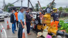 ทน.แม่สอด ลงพื้นที่ติดตามสถานการณ์น้ำในพื้นที่เขตเทศบาลนครแม่สอดหลังมีฝนตกหนักอย่างต่อเนื่อง