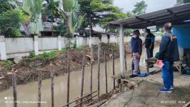 ทน.แม่สอด ลงพื้นที่ติดตามสถานการณ์น้ำในพื้นที่เขตเทศบาลนครแม่สอดหลังมีฝนตกหนักอย่างต่อเนื่อง