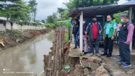 ทน.แม่สอด ลงพื้นที่ติดตามสถานการณ์น้ำในพื้นที่เขตเทศบาลนครแม่สอดหลังมีฝนตกหนักอย่างต่อเนื่อง