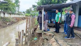 ทน.แม่สอด ลงพื้นที่ติดตามสถานการณ์น้ำในพื้นที่เขตเทศบาลนครแม่สอดหลังมีฝนตกหนักอย่างต่อเนื่อง