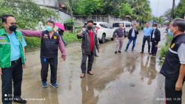 ทน.แม่สอด ลงพื้นที่ติดตามสถานการณ์น้ำในพื้นที่เขตเทศบาลนครแม่สอดหลังมีฝนตกหนักอย่างต่อเนื่อง