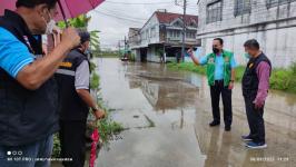ทน.แม่สอด ลงพื้นที่ติดตามสถานการณ์น้ำในพื้นที่เขตเทศบาลนครแม่สอดหลังมีฝนตกหนักอย่างต่อเนื่อง